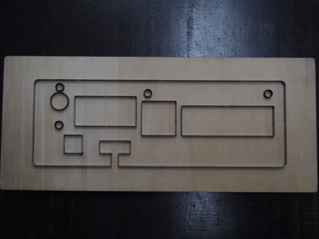 機械の操作ﾗﾍﾞﾙのｶｯﾄ用抜き型