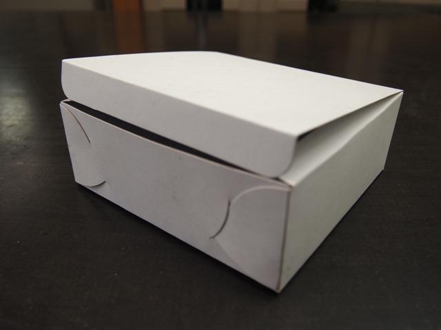 差し込みのある紙器用抜き型の実例